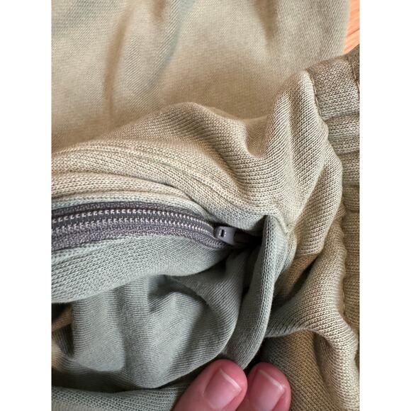 Alix Earle Hot Mess Sweatpants - Picture 5 of 7